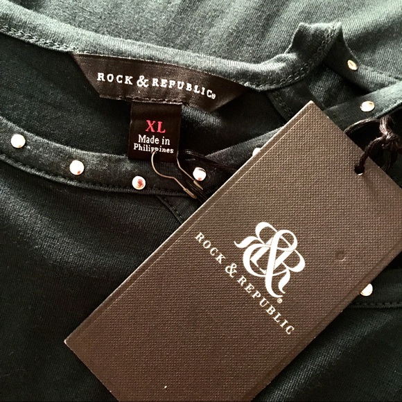 LAST ONE! Rock & Republic Cut Out Asymmetrical TOP - Picture 7 of 8